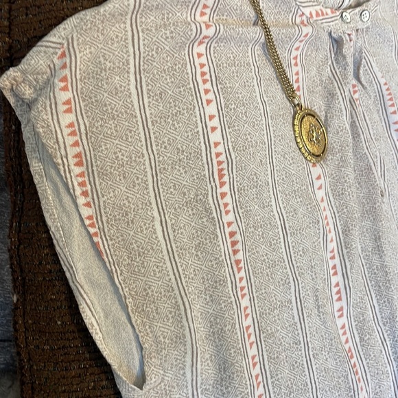 Gentle Fawn Geometric Top - Picture 3 of 6